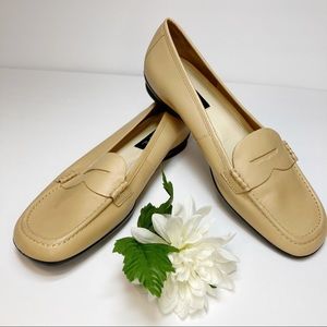 Narrow Width Unisa Camel leather Penny Loafer Size 7AA NWOT